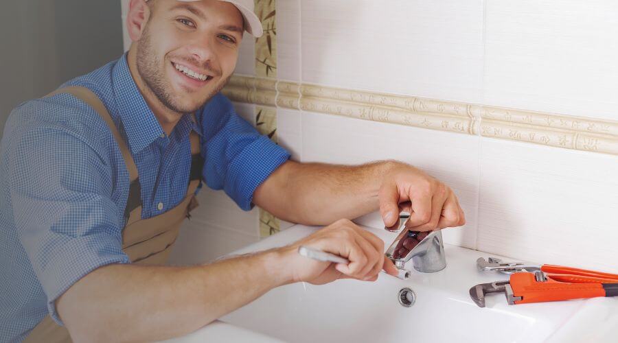 Professional expert plumbing services in Le Claire, IA